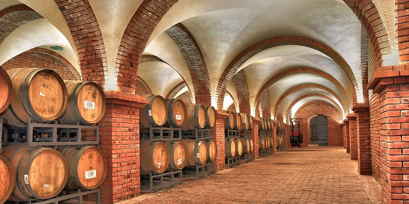 tầng hầm lâu đài rượu phan thiết